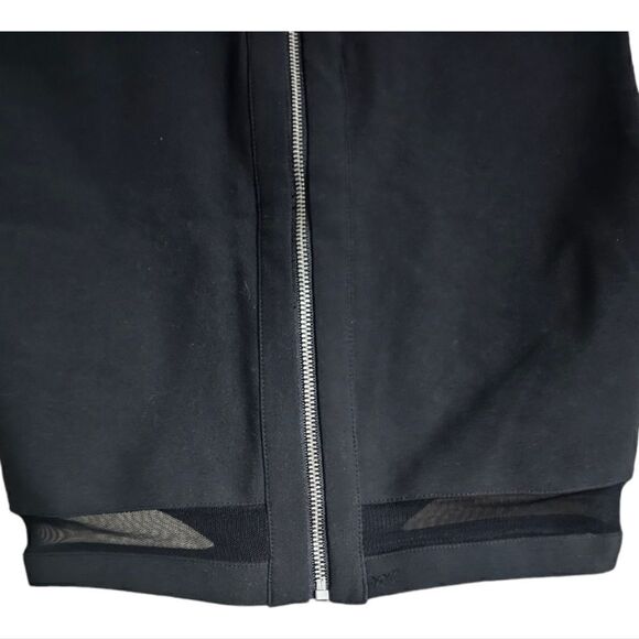 ELIZABETH AND JAMES Black V-Neck Crop Top - Size Small - Picture 4 of 6